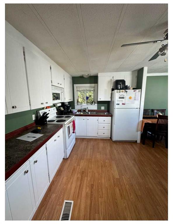 Picture for #17, 6834 59 Avenue 