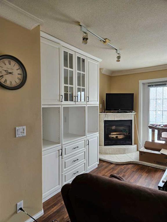 Picture for 204, 5519 Kerry Wood Drive 