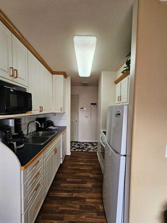 Picture for 204, 5519 Kerry Wood Drive 