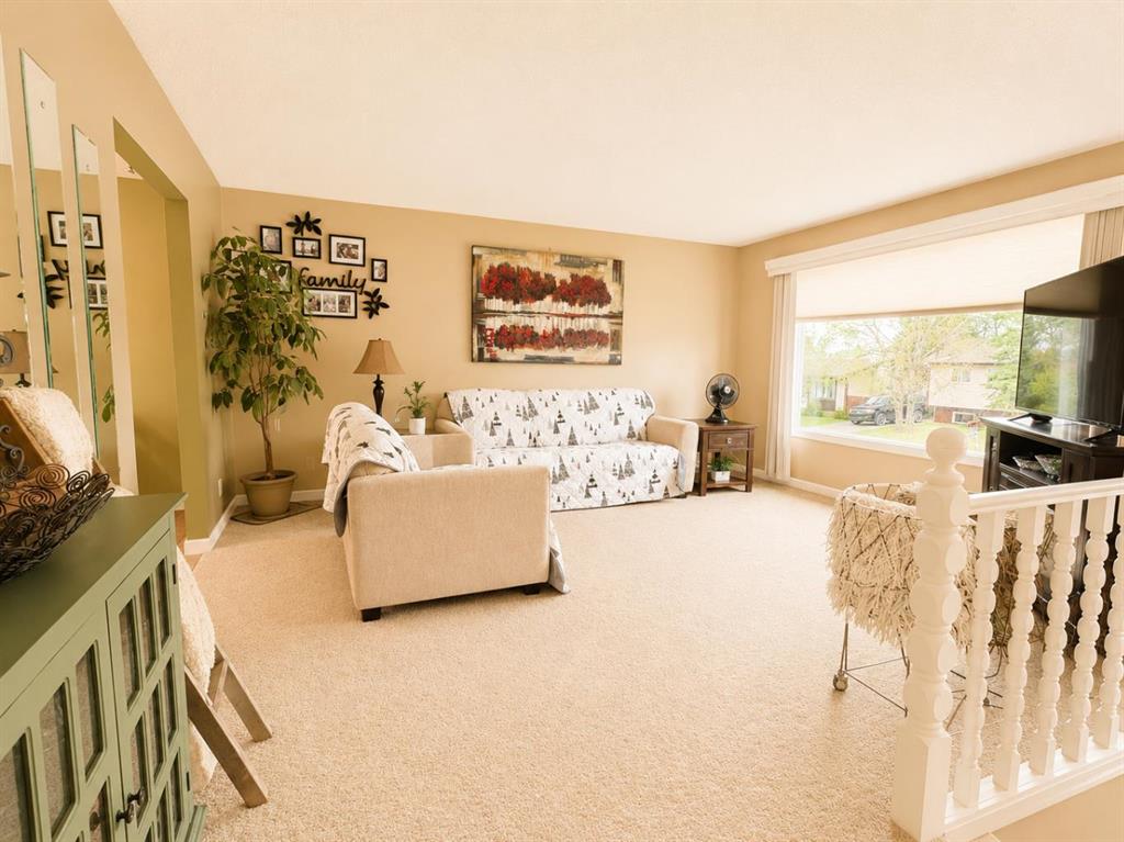 Picture for 5748 55 Street 