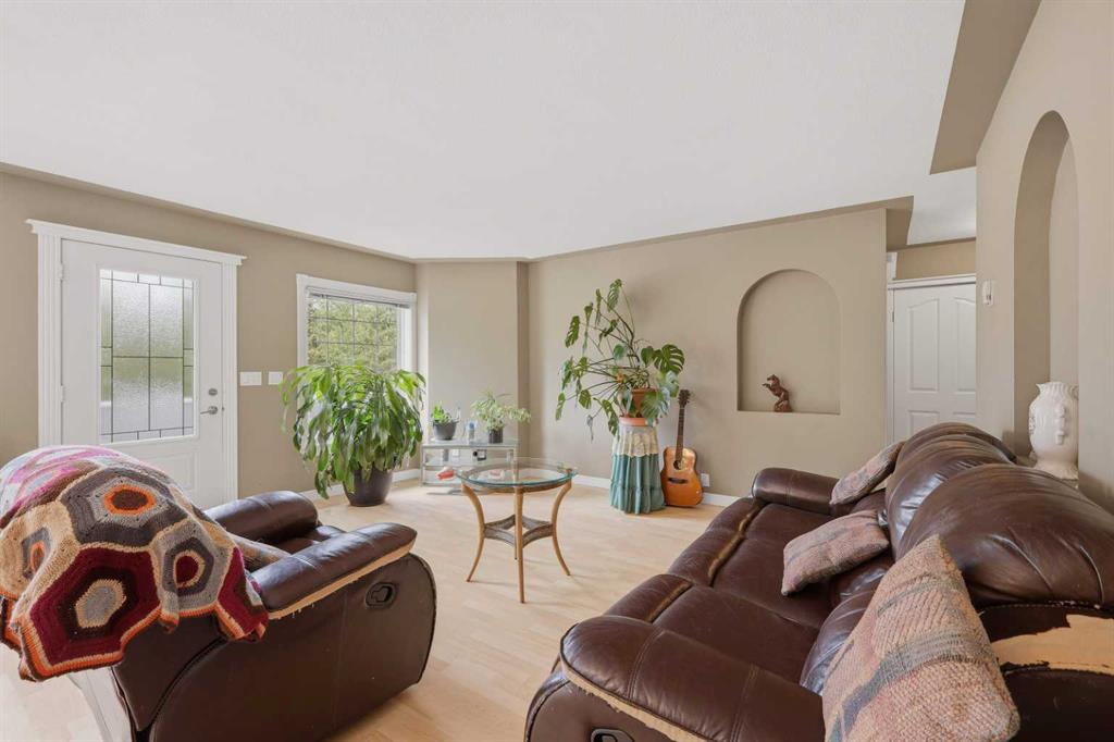 Picture for 37 Parkland Crescent  
