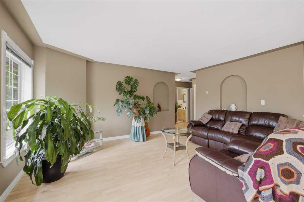 Picture for 37 Parkland Crescent  