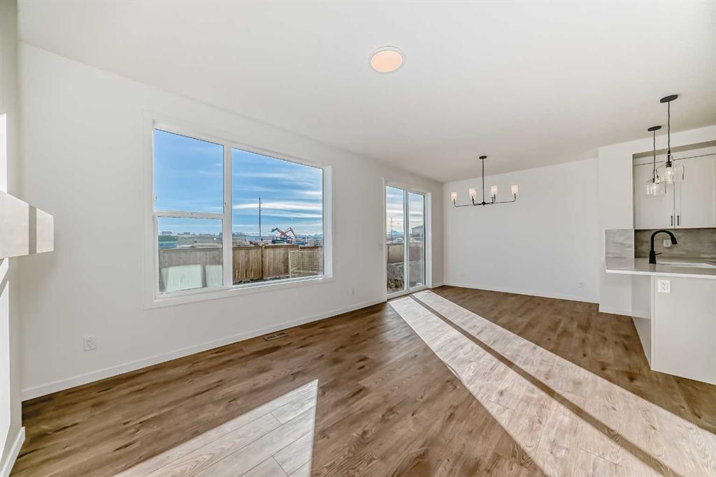 Picture for 81 Southborough Square  https://www.cirrealty.ca/reb/creb/00/A2260500_21.jpg
