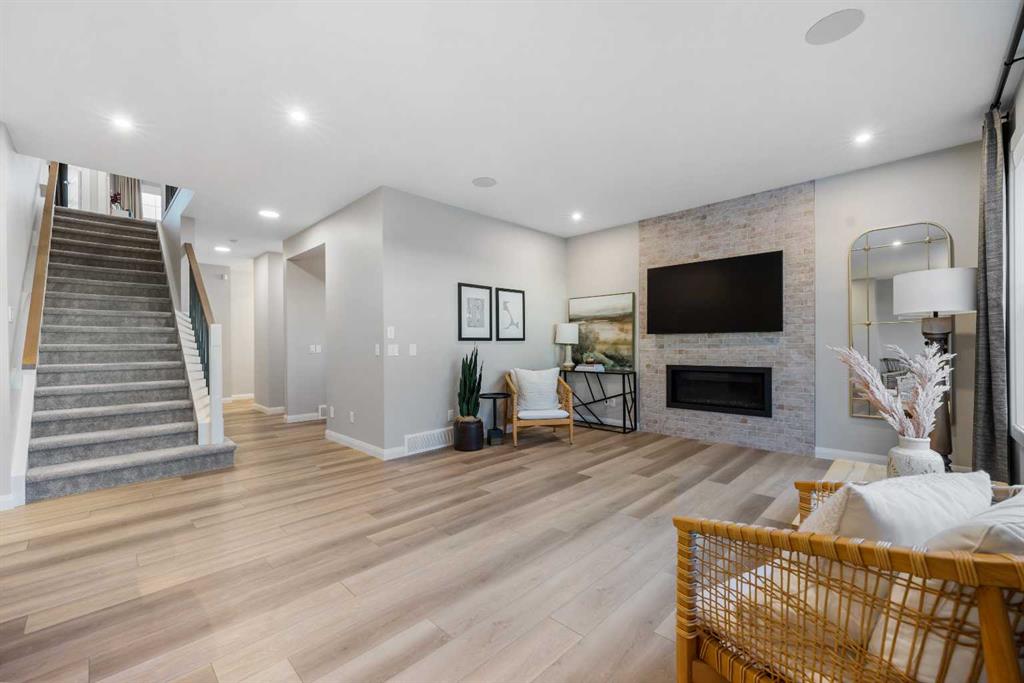 Picture for 207 Brander Avenue  https://www.cirrealty.ca/reb/creb/00/A2263800_18.jpg