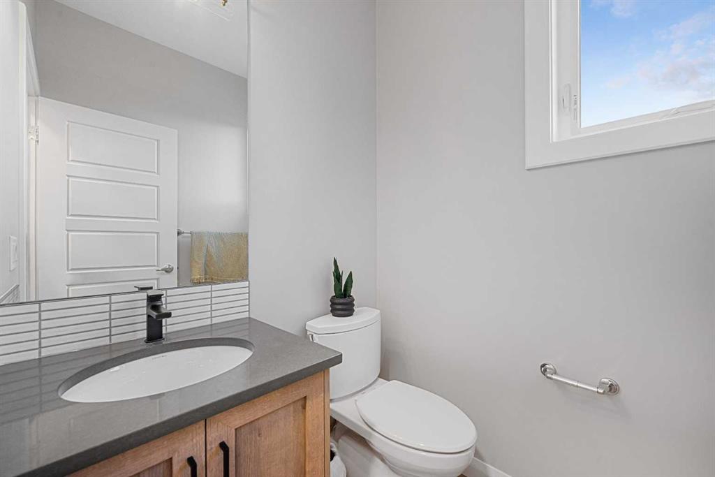 Picture for 207 Brander Avenue  https://www.cirrealty.ca/reb/creb/00/A2263800_35.jpg