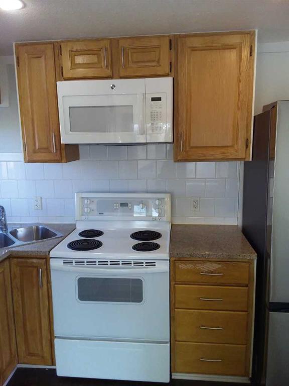 Picture for 300, 6220 17 Avenue SE