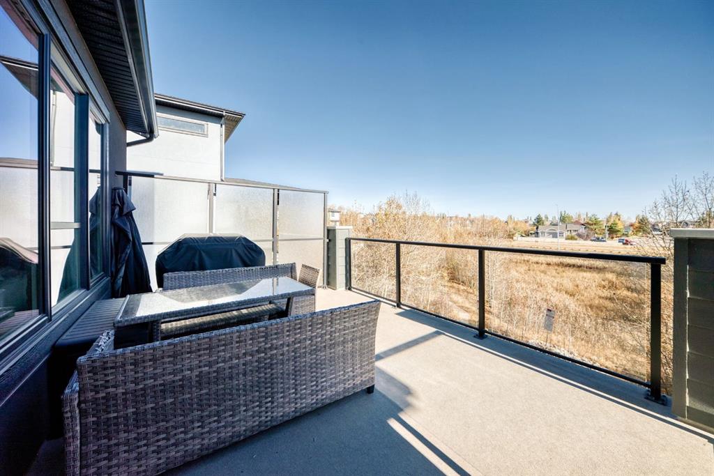 Picture for 76 ROCK LAKE View NW https://www.cirrealty.ca/reb/creb/00/A2266400_45.jpg