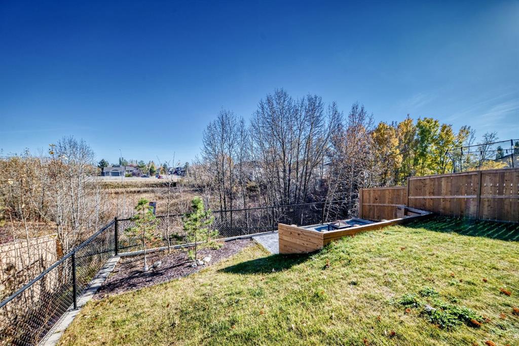 Picture for 76 ROCK LAKE View NW https://www.cirrealty.ca/reb/creb/00/A2266400_47.jpg