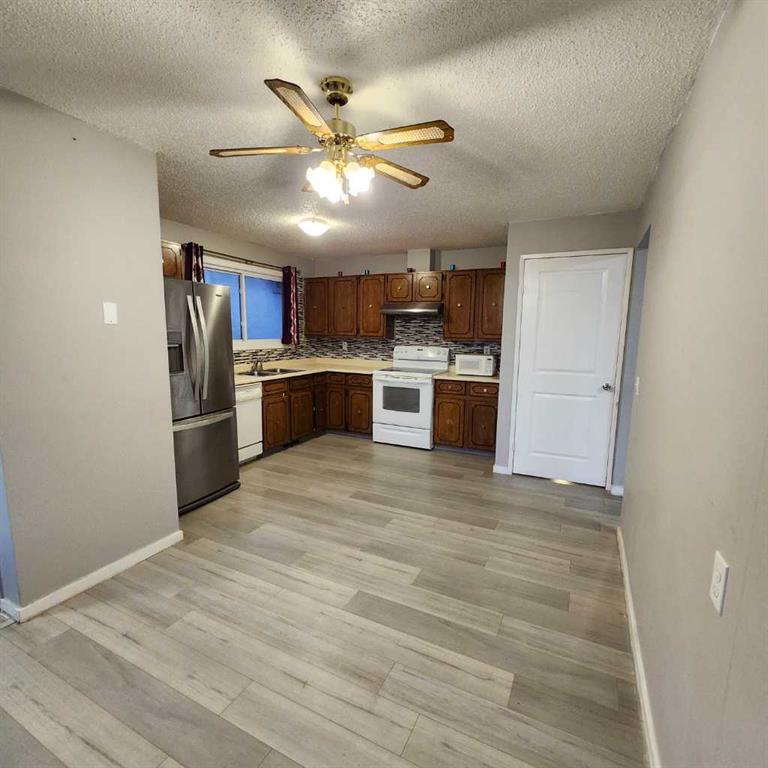 Picture for 176 whitworth  way  NE