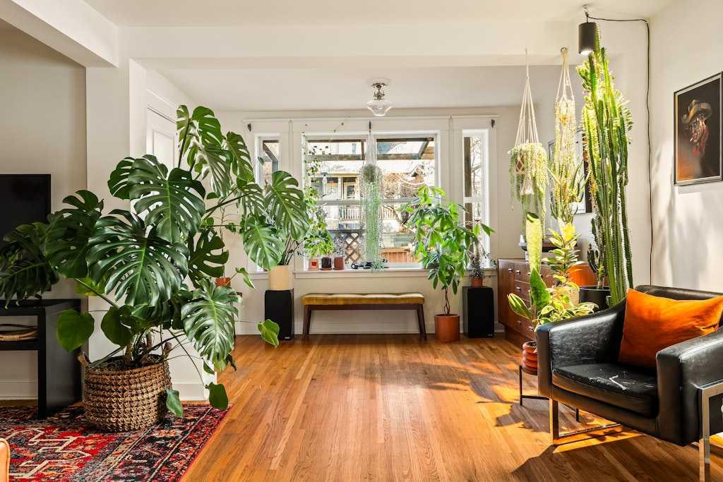 Picture for 2122 16 Street SW