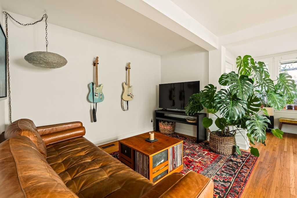 Picture for 2122 16 Street SW