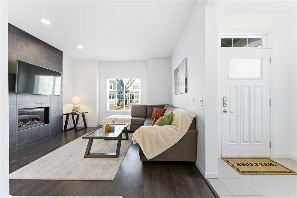 Picture for 137 Marquis Common SE