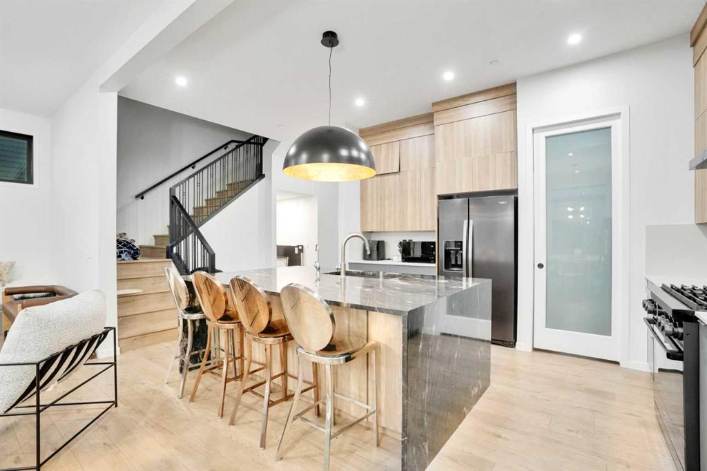 Picture for 54 Calhoun Crescent NE