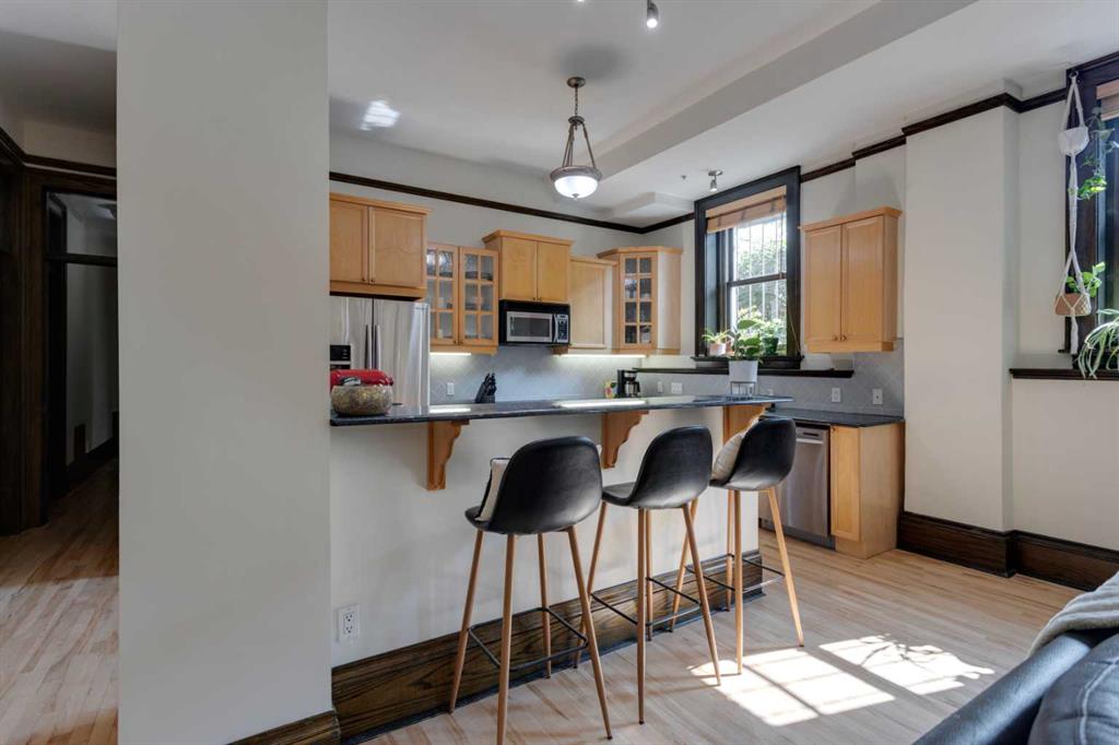 Picture for 1, 804 18 Avenue SW