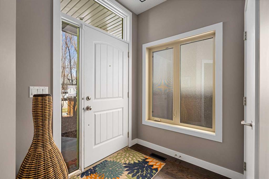 Picture for 521 9 Avenue NE