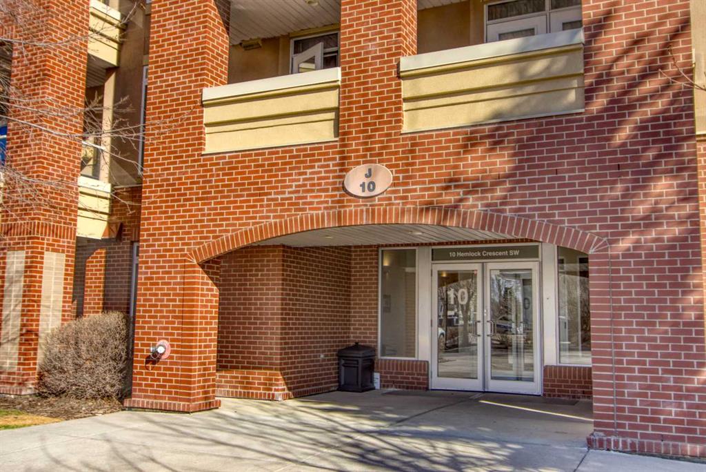 Picture for 208, 10 Hemlock Crescent SW