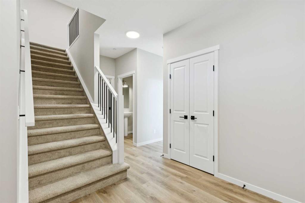 Picture for 302 Hotchkiss Common SE