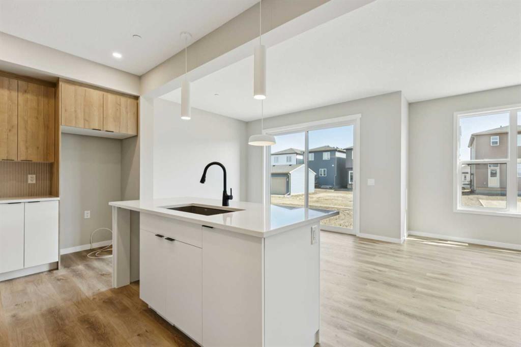 Picture for 302 Hotchkiss Common SE