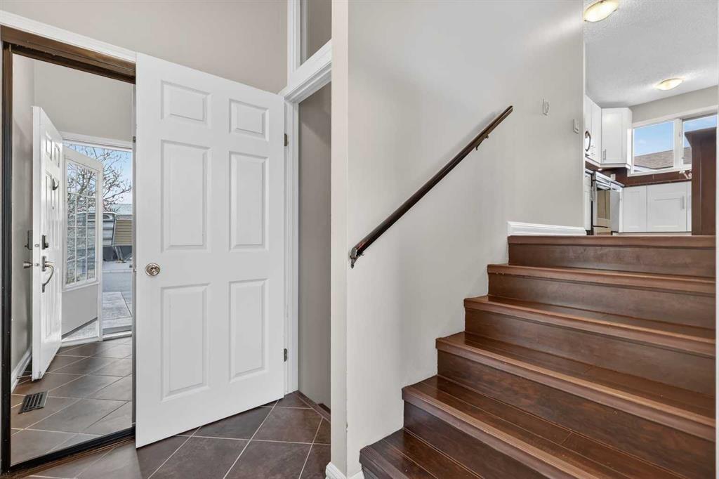 Picture for 111 Sanderling Rise NW