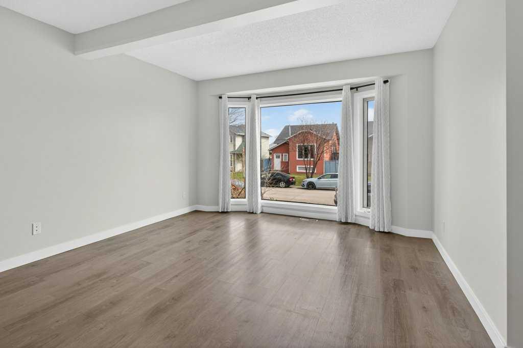 Picture for 35 Martinview Crescent NE