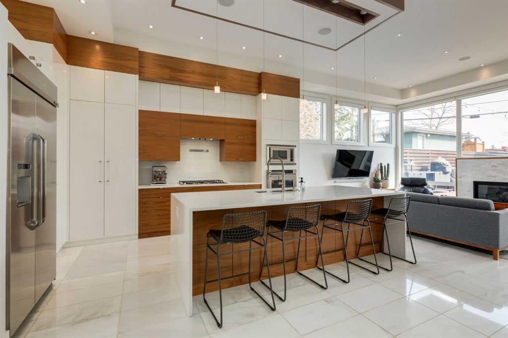 Picture for 2210 Victoria Crescent NW