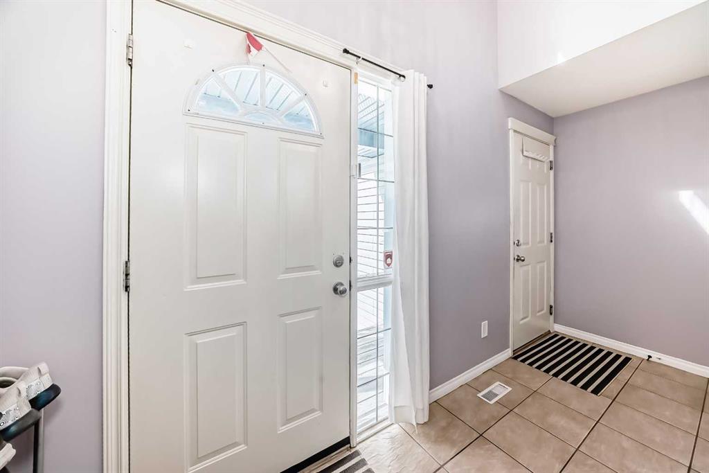 Picture for 44 Canoe Square SW