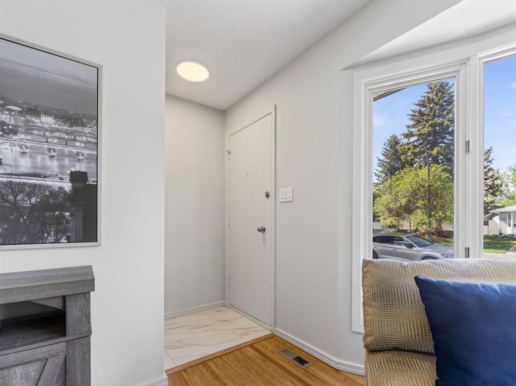 Picture for 847 Raynard Crescent SE