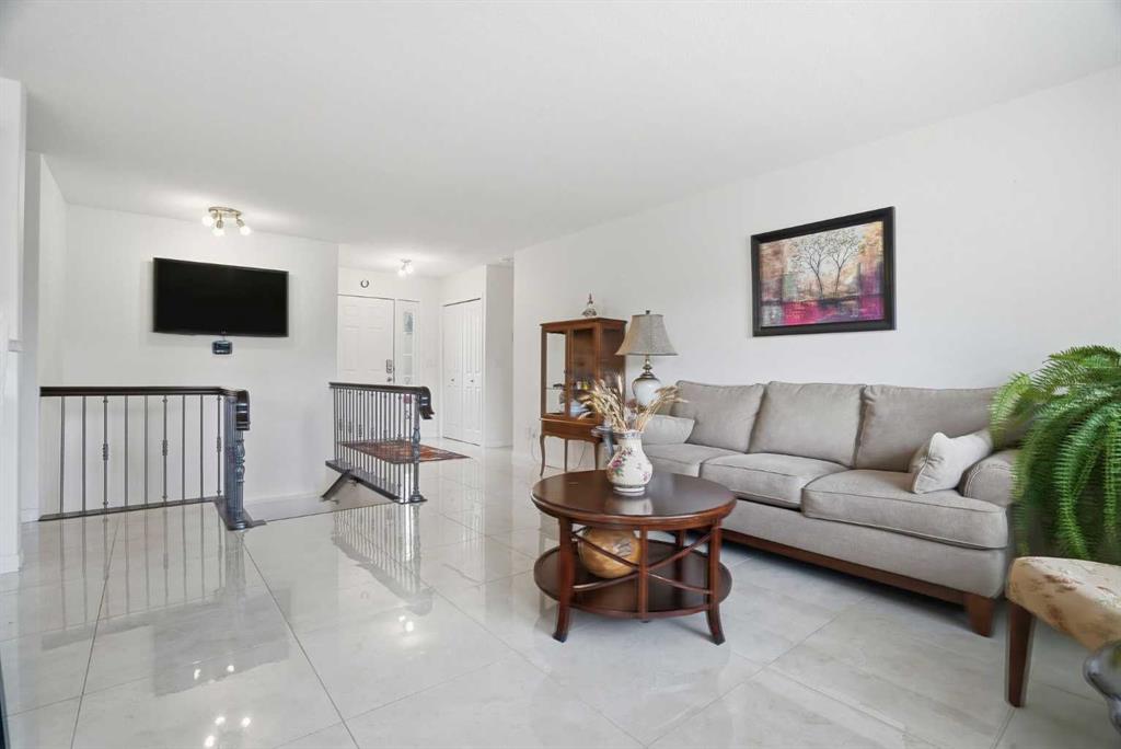 Picture for 408 Lineham Acres Bay NW