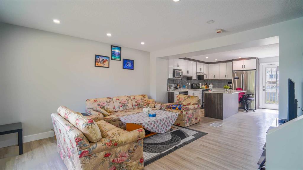 Picture for 164 Castlegreen Close NE