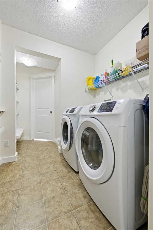 Picture for 217 coopers Grove SW https://www.cirrealty.ca/reb/creb/01/A2267001_20.jpg