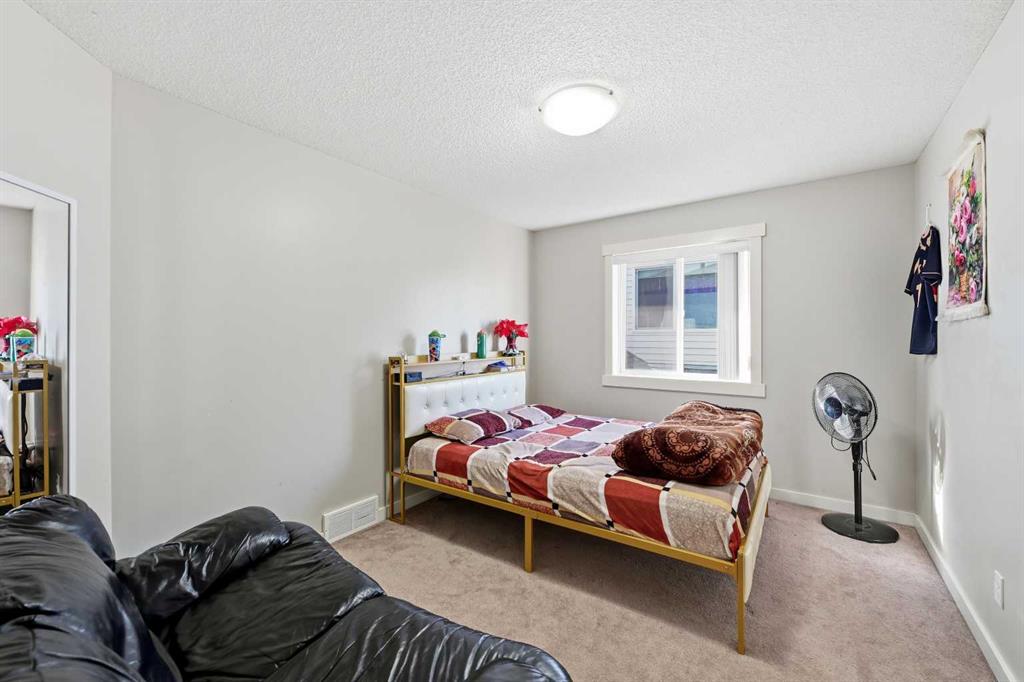 Picture for 217 coopers Grove SW https://www.cirrealty.ca/reb/creb/01/A2267001_30.jpg