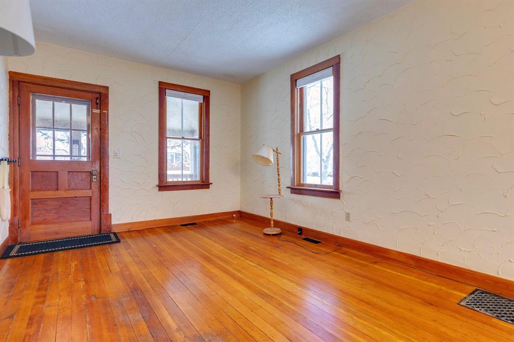 Picture for 77 Elma Street W