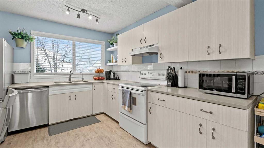 Picture for 92, 6100 4 Avenue NE