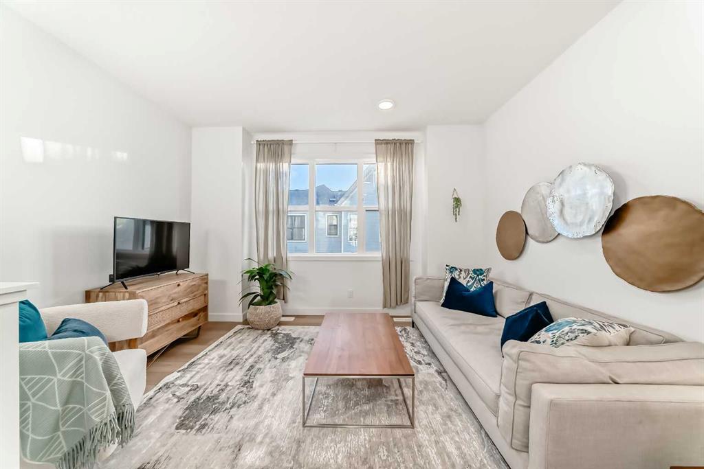 Picture for 304, 437 Alpine Avenue SW