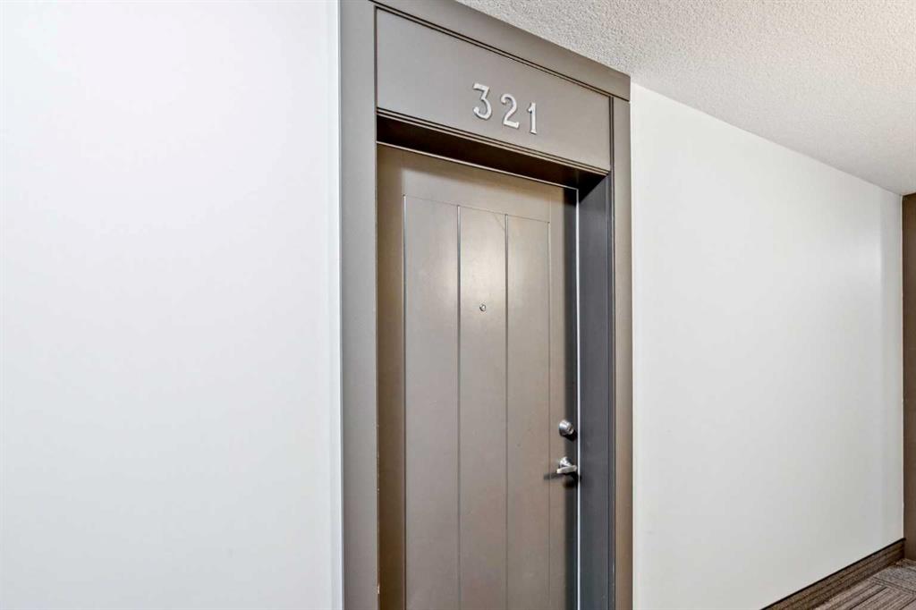 Picture for 321, 20 Royal Oak Plaza NW