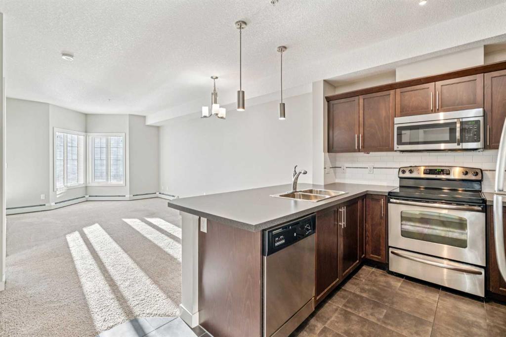 Picture for 321, 20 Royal Oak Plaza NW