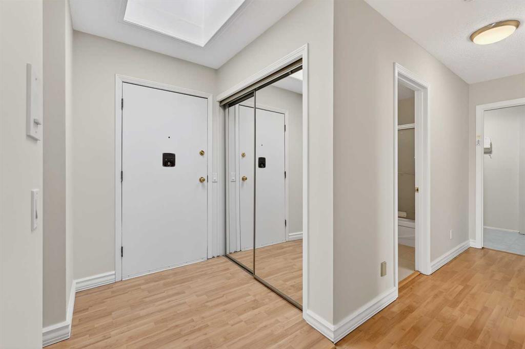 Picture for 303, 1633 26 Avenue SW