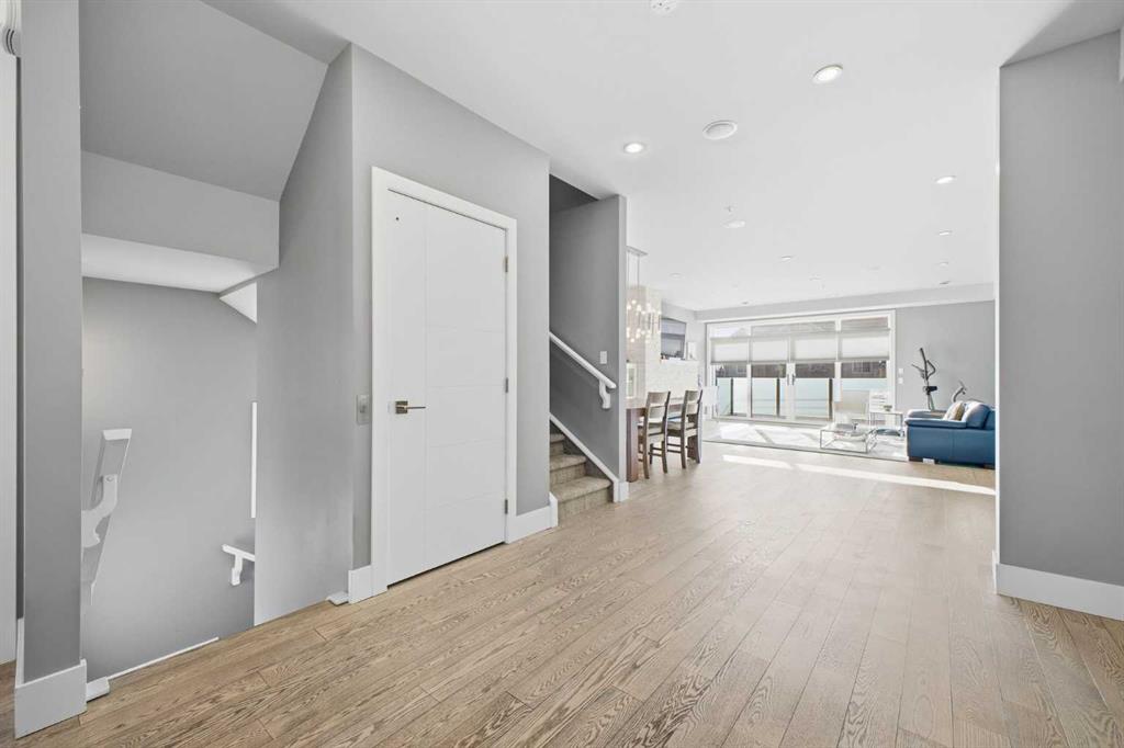 Picture for 2, 1830 34 Avenue SW