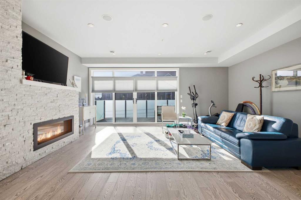 Picture for 2, 1830 34 Avenue SW