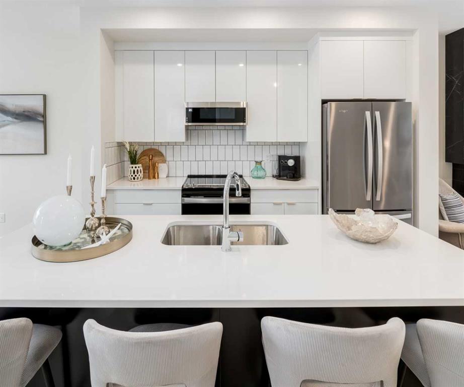 Picture for 320 Edgefield Close 