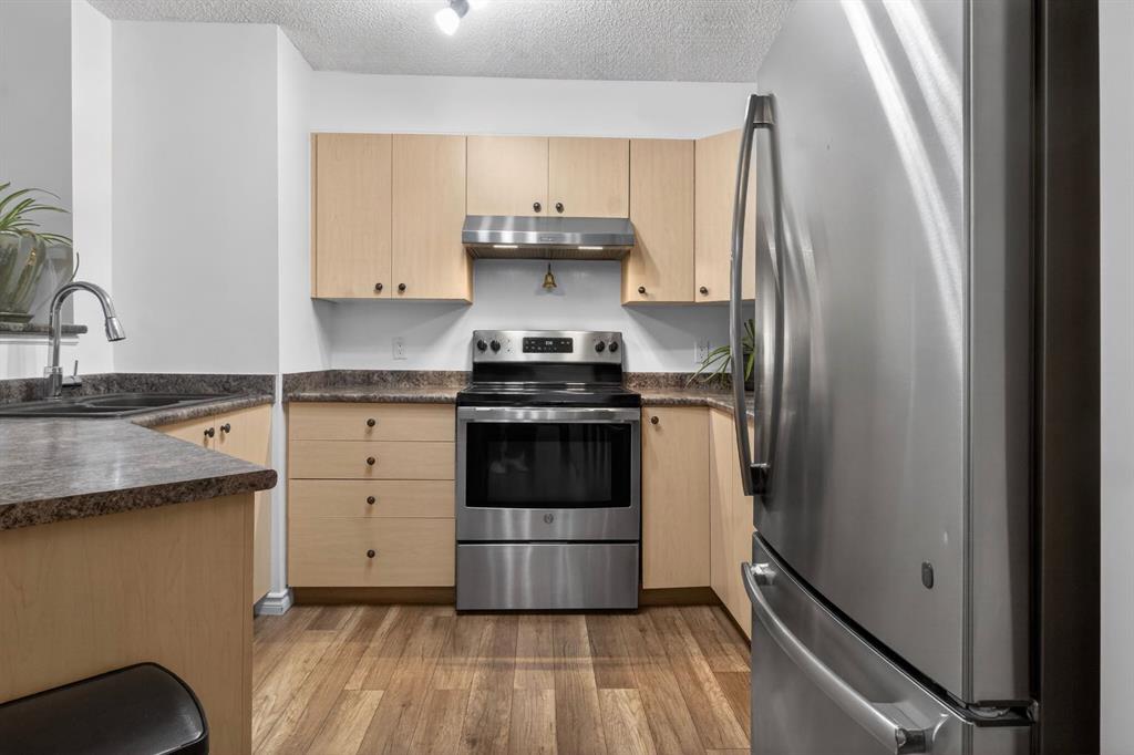 Picture for 8117, 304 Mackenzie Way SW