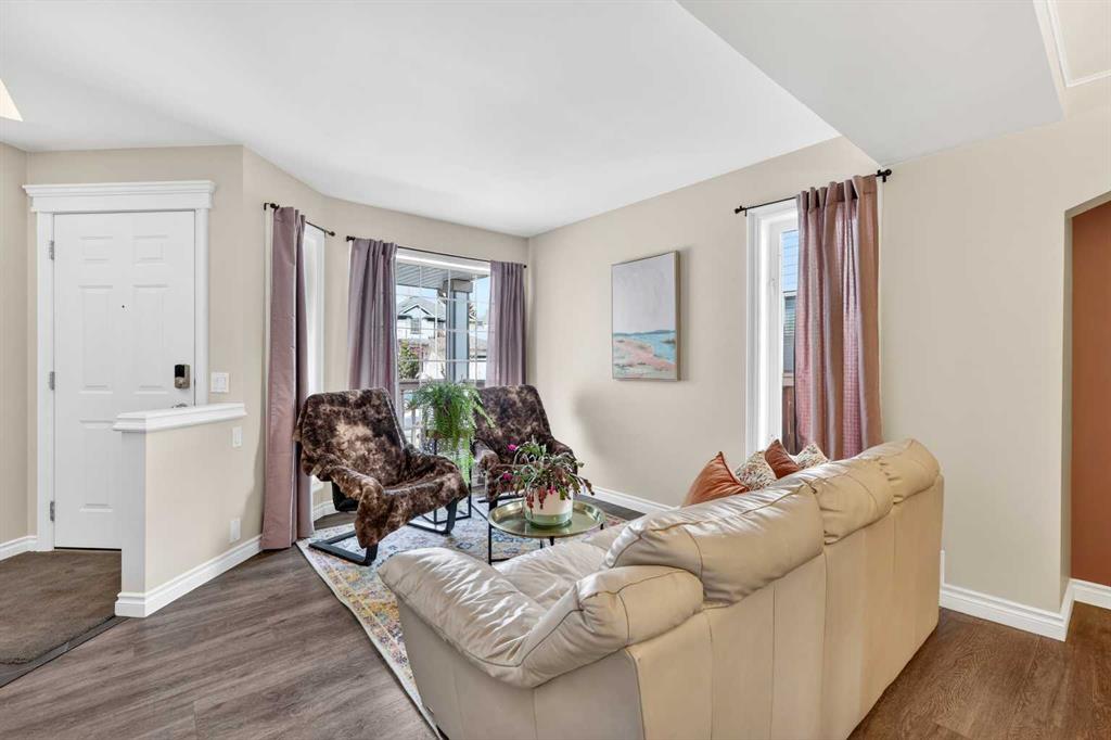 Picture for 280 Mt Selkirk Close SE