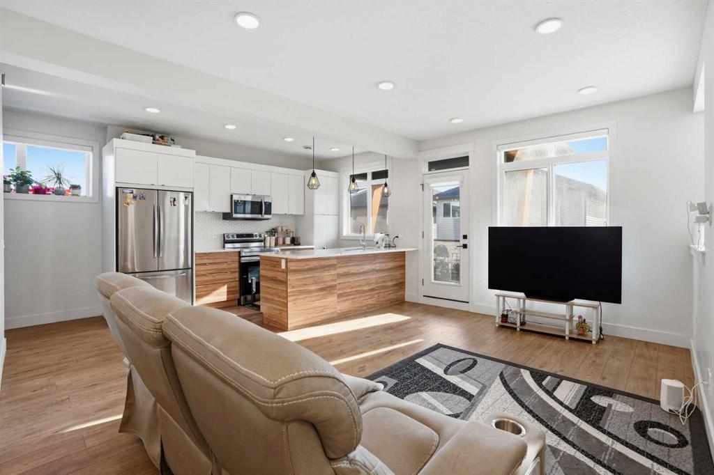 Picture for 402, 10060 46 Street NE