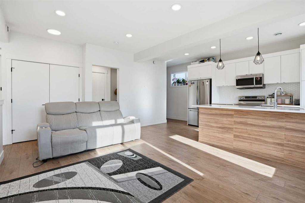 Picture for 402, 10060 46 Street NE