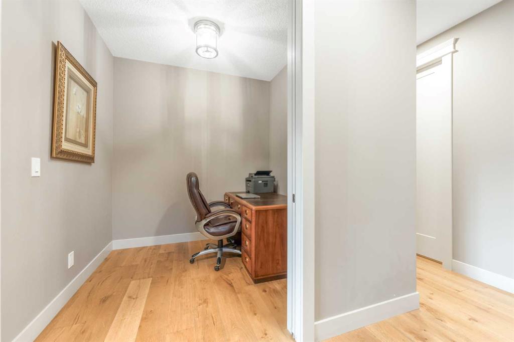 Picture for 105 Carringvue Manor NW