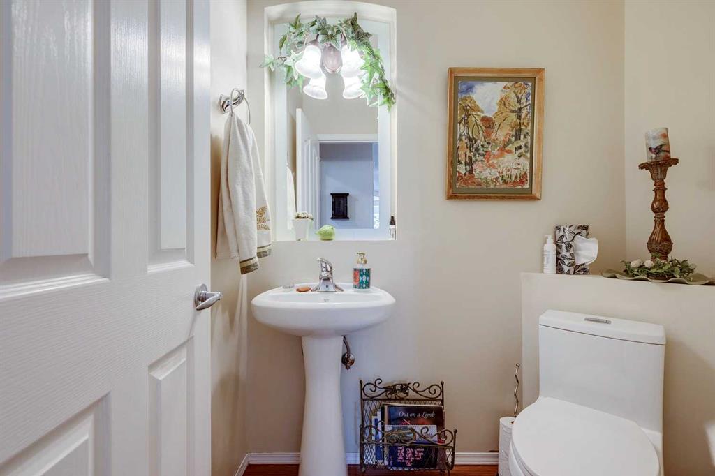 Picture for 40 Springbank Bay SW