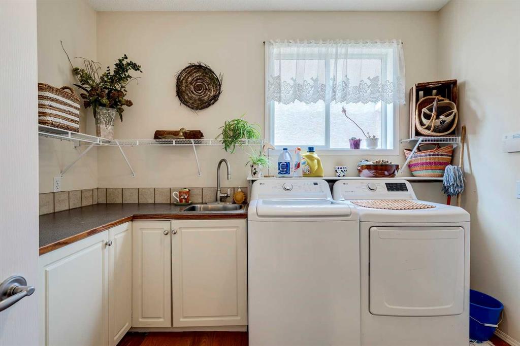 Picture for 40 Springbank Bay SW