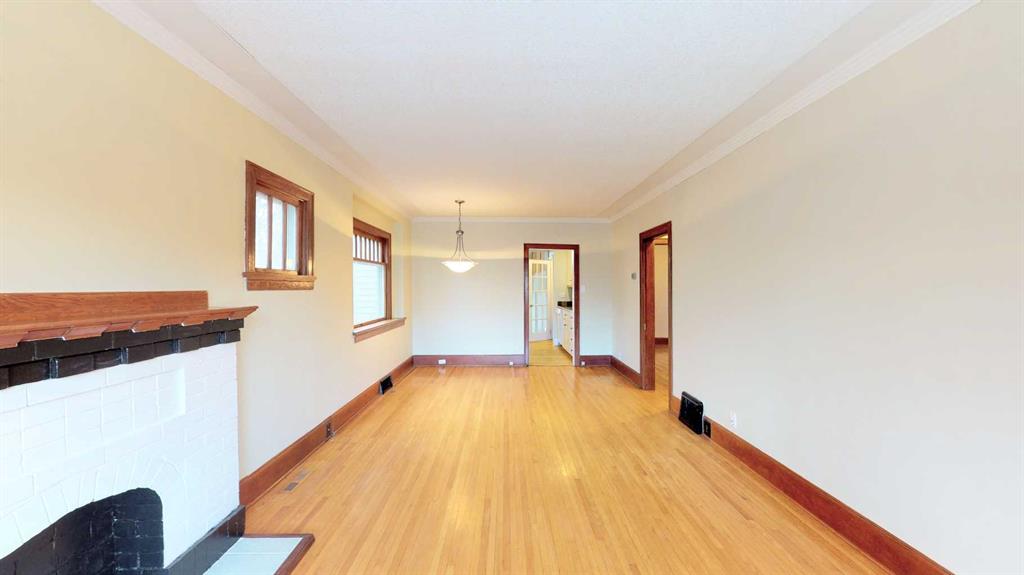Picture for 215 10 Avenue NE