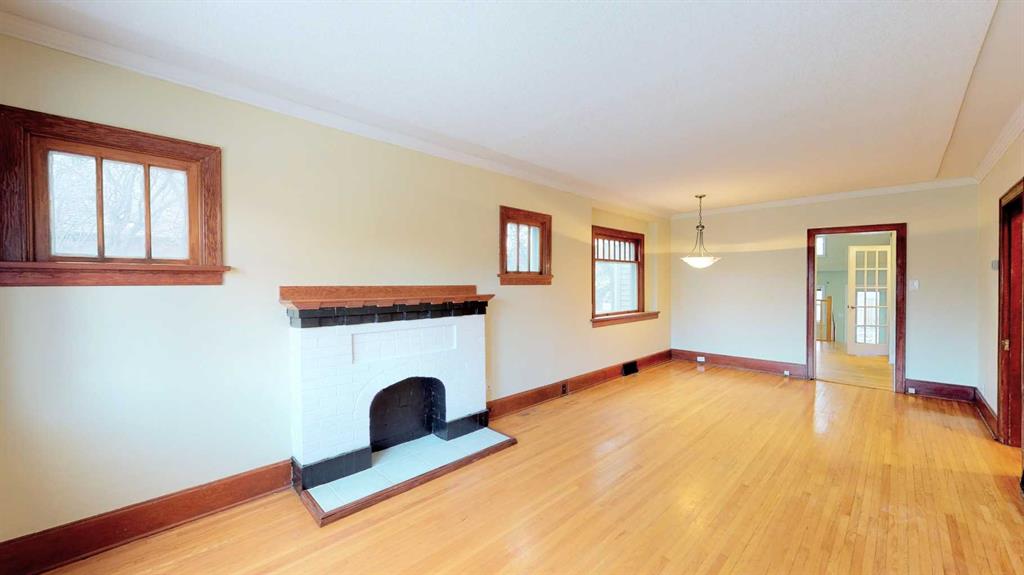 Picture for 215 10 Avenue NE