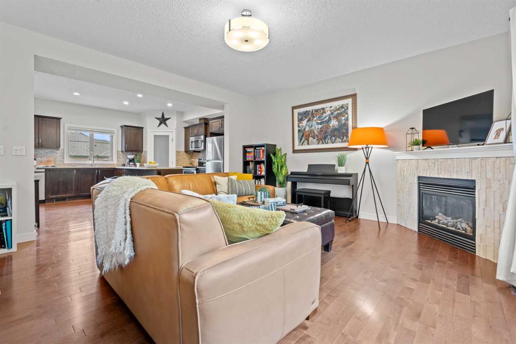 Picture for 3, 1916 36 Street SW